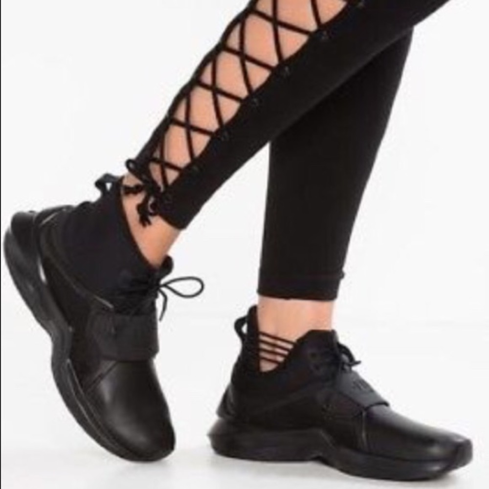 🔥Fenty Puma sneakers - Picture 4 of 4